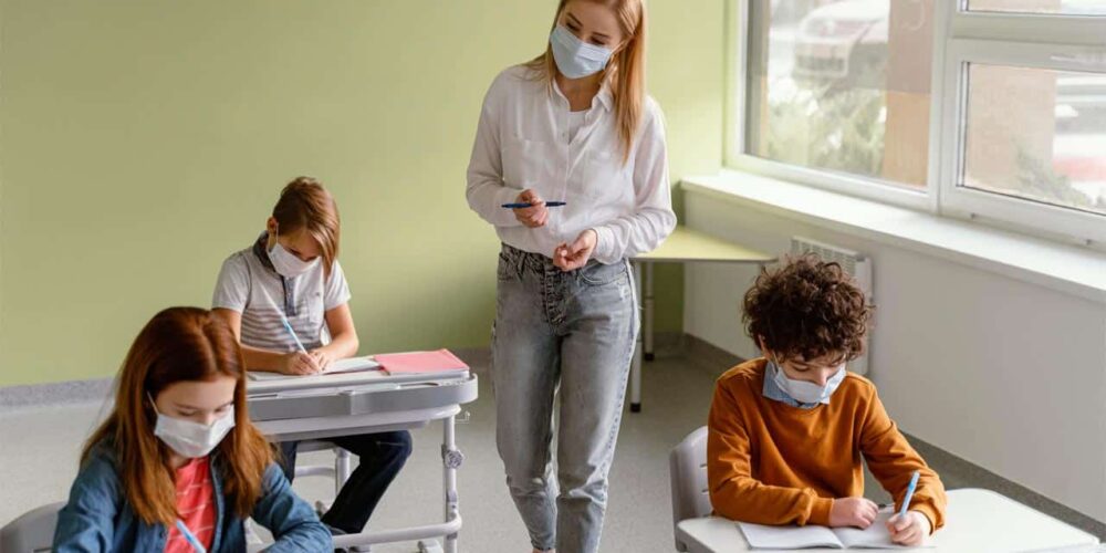 Pais buscam apoio de professores particulares na pandemia