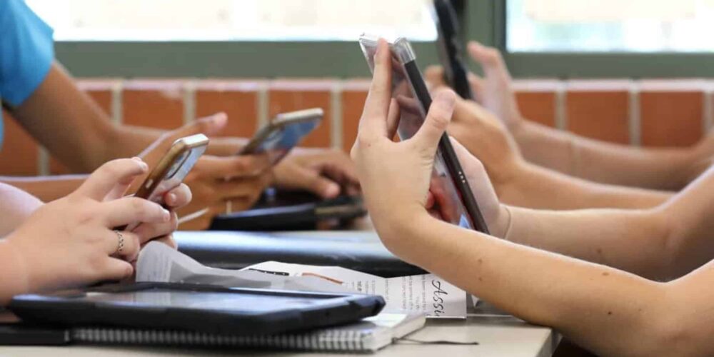 celular-escola-1