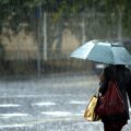 epa05007136 A woman walks under an umbrella during heavy rainfall in Valencia, eastern Spain, 02 November 2015. The authorities warned of heavy rainfall in the eastern part of country and ports in Valencia and Gandia were forced to close.  EPA/KAI FOERSTERLING
