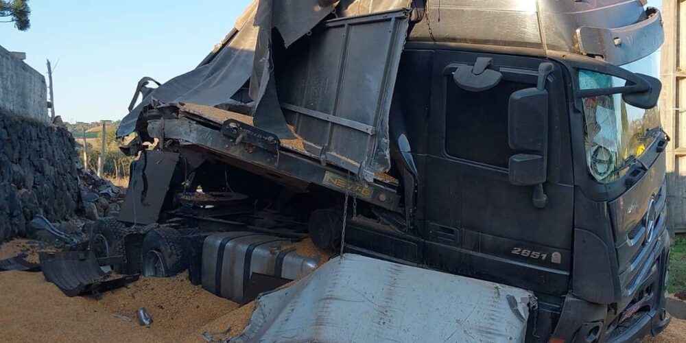 transito-caminhoneiro-ameaca-equipe-de-resgate-apos-acidente-em-videira-1-598